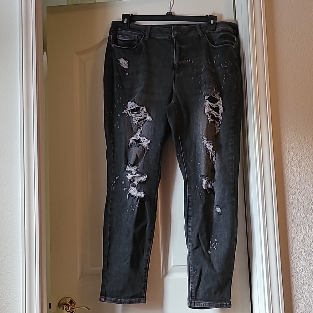 Judy Blue Distressed Boyfriend fit jeans